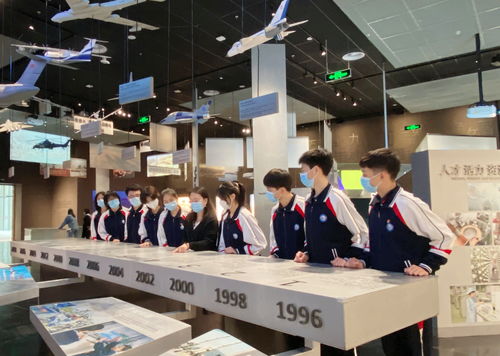 堅定文化自信，弘揚中華優秀傳統文化——珠海理工中職英語課題組師生赴珠海市博物館參觀學習